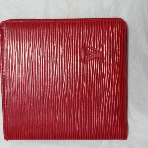 A Louis Vuitton wallet - Picture 2 of 8